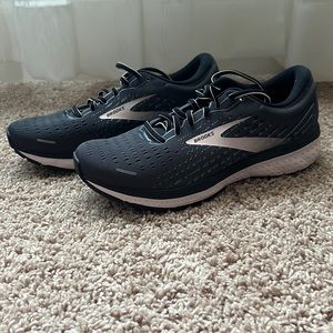 BROOKS BRAND NEW GHOST13 SNEAKERS